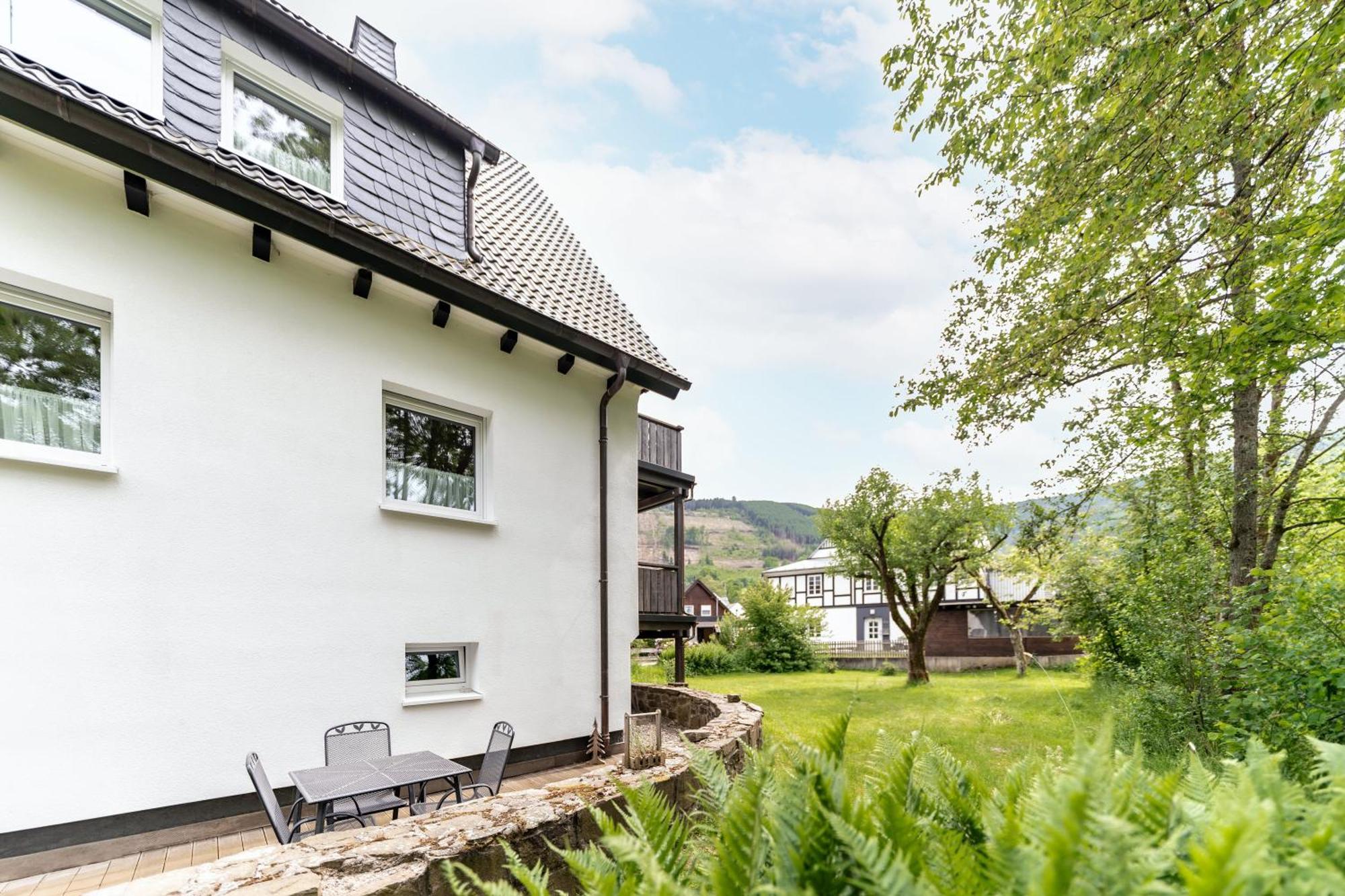 Ferienwohnung Haus An Der Lenne Ленещат Екстериор снимка