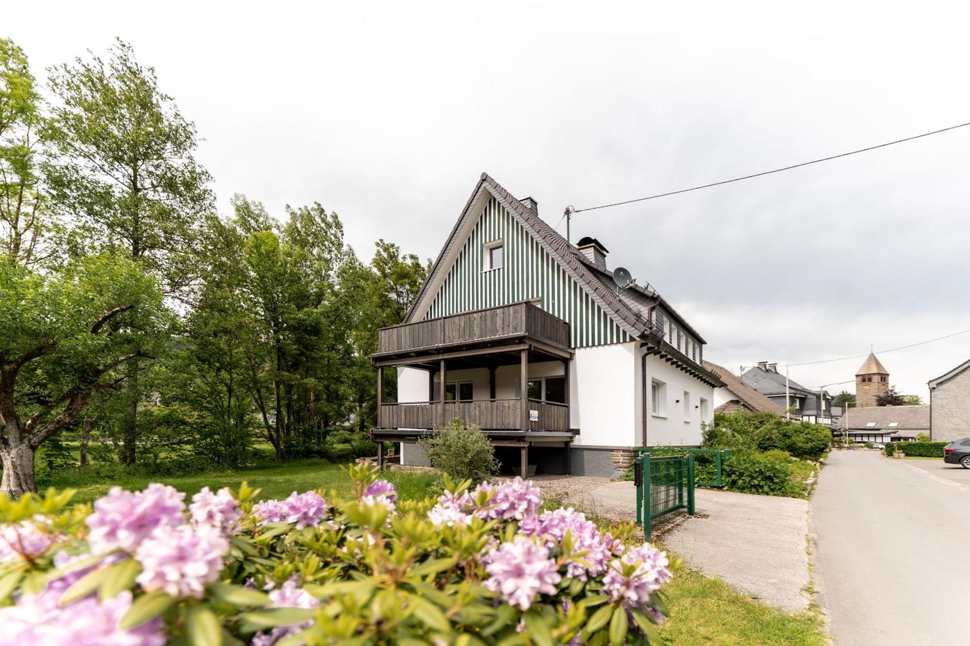 Ferienwohnung Haus An Der Lenne Ленещат Екстериор снимка